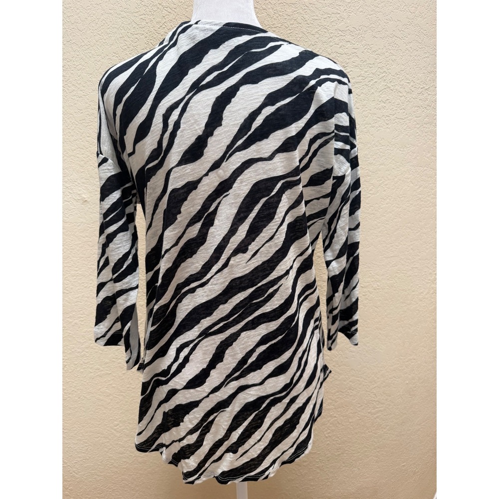 Tahari Zebra Print Linen Blend Top Black White 3/4 Sleeve Scoop Neck Small NEW - Picture 2 of 7